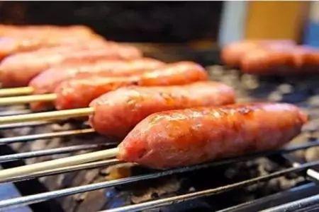 胖丁爆料烤肠怎么做视频,烤肠制作全过程，美味在家轻松享  第3张